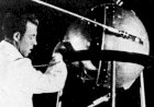 MIS e Cineclube A Boca exibem a comédia brasileira ‘O Homem do Sputnik’ nesta quinta