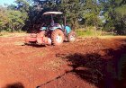 Prefeitura prepara solo para projeto agrícola com mulheres das aldeias Jaguapiru e Bororó