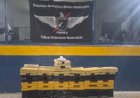 Policiais militares rodoviários do Batalhão de Polícia Militar Rodoviária (BPMRv) apreenderam 8,7 quilos de skank durante fiscalização na Base Fiscal Lampião Aceso, em Corumbá, na manhã desta terça-feira (2).