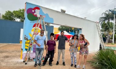 Artistas visuais pintam os quatro pórticos da Praça Antônio João