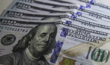 Bolsa sobe e dólar cai após elevação de nota do Brasil pela Moody’s