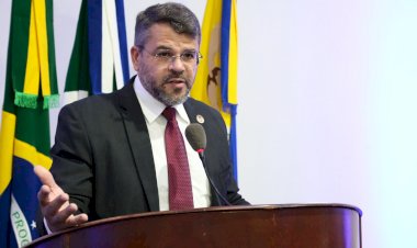 Projeto de Lei de Mauricio Lemes proíbe permanência de cães e gatos presos em correntes e cordas