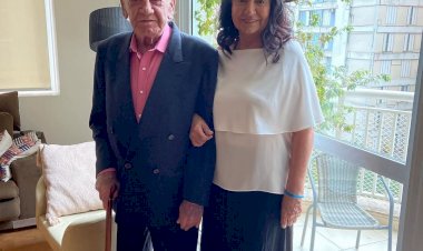 Roberto Razuk e Delia Razuk deseja  Natal e Ano Novo 2025 de Felicidade a Todos