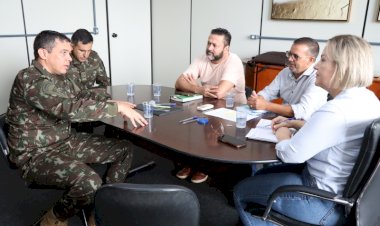 Presidente Liandra recebe representantes da 4ª Brigada de Cavalaria Mecanizada na Câmara de Dourados