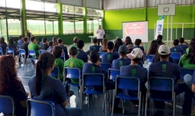 Cigarro eletrônico: SES alerta sobre riscos em palestra para alunos e professores de Caracol