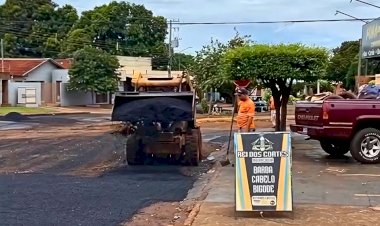 Prefeitura intensifica operação tapa-buraco na Rua Independência