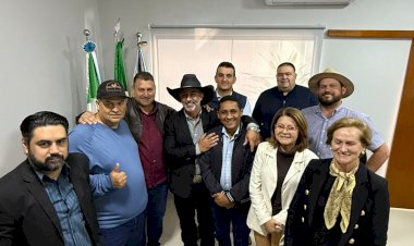 Prefeito Juliano Ferro se reúne com vereadores para rediscutir LDO e alinhar prioridades do município