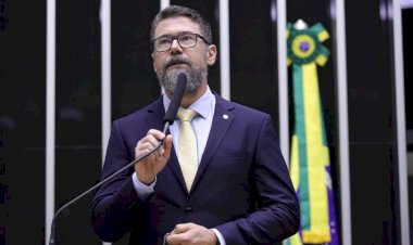 Deputado federal Marcos Pollon protocola pedido de impeachment do ministro Alexandre de Moraes