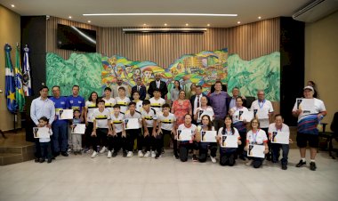 Câmara Municipal de Ponta Porã presta homenagens em Sessão Solene