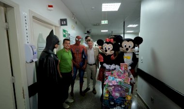 Ação voluntária leva brinquedos para crianças internadas no HU e prefeito destaca iniciativa