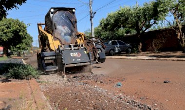 Prefeitura intensifica tapa-buracos nos bairros Santa Brígida, Flórida I e Ouro Verde