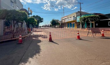 Avenida 9 de Julho recebe obras de implantação da rede de esgoto