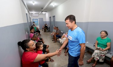 Prefeito faz vistoria surpresa em UBS do Parque do Lago II, ouve a população e anuncia farmácia