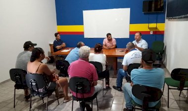 Secretários se reuniram com comerciantes do feirão após anuncio de reforma