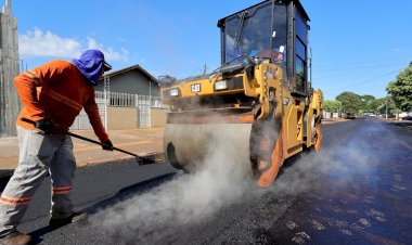 Prefeitura avança com recapeamento na Mozart Calheiros e mobilidade no Água Boa