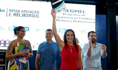 Prefeitura entrega mais 120 títulos e lança reforma inédita de 30 casas para famílias