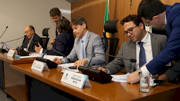CCJR aprova LDO de 2027 com previsão de orçamento de R$ 28,8 bilhões e outras 6 matérias