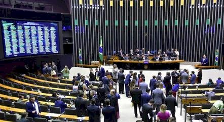 Fim da perda da nacionalidade de brasileiro com outra cidadania beneficiará 2,5 milhões, diz relatora