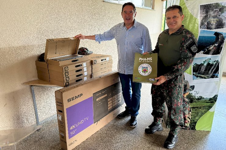 Deputado Gerson Claro entrega novos equipamentos de informática para Projeto Florestinha