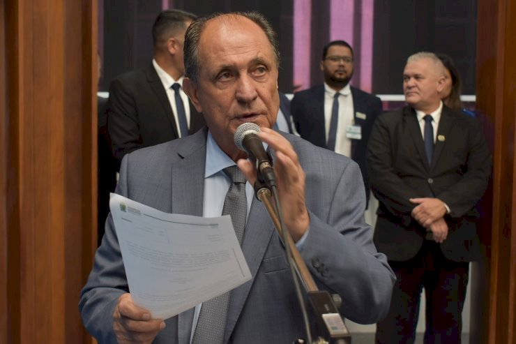 Zé Teixeira homenageia jovens atletas do hipismo e atletismo