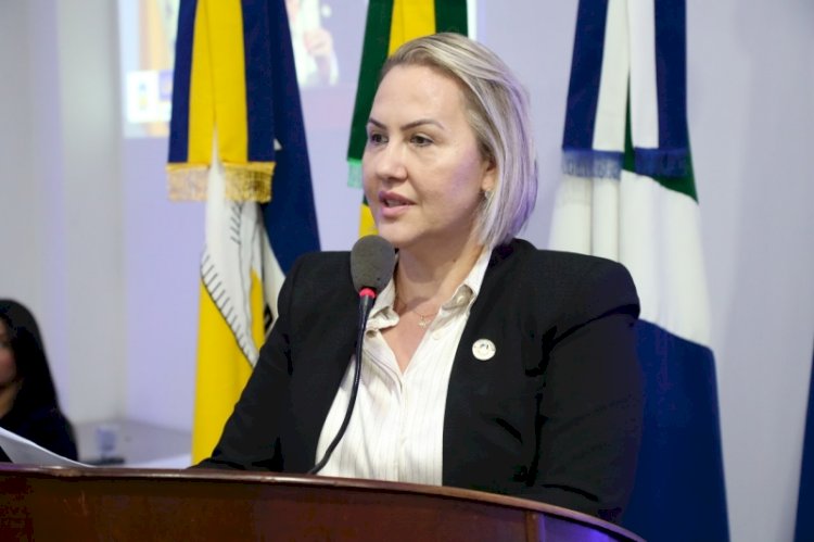 “Fevereiro Roxo”: Liandra destaca lei municipal que garante direitos das pessoas com fibromialgia