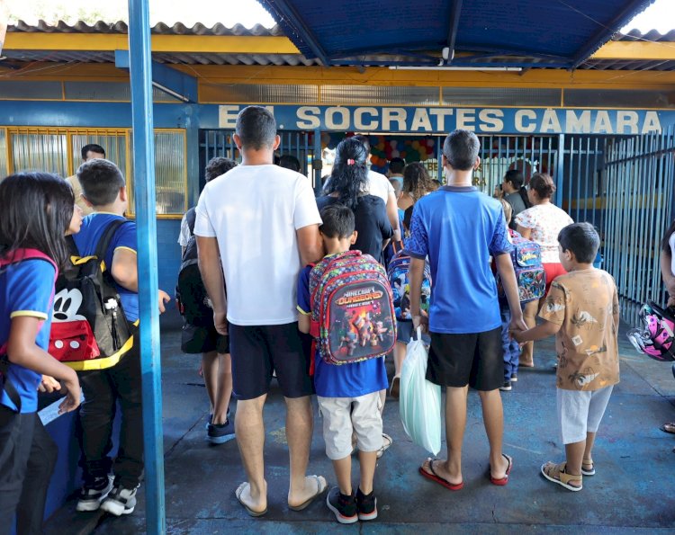 Prefeitura regulamenta proibição do uso de celular nas escolas municipais