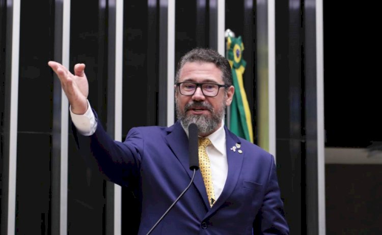 “É a Ditadura escalonando”, afirma Marcos Pollon sobre ação contra Bolsonaro