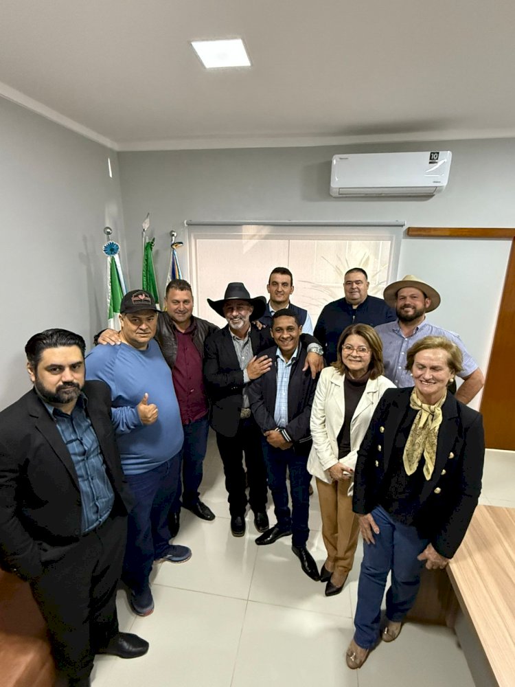 Prefeito Juliano Ferro se reúne com vereadores para rediscutir LDO e alinhar prioridades do município