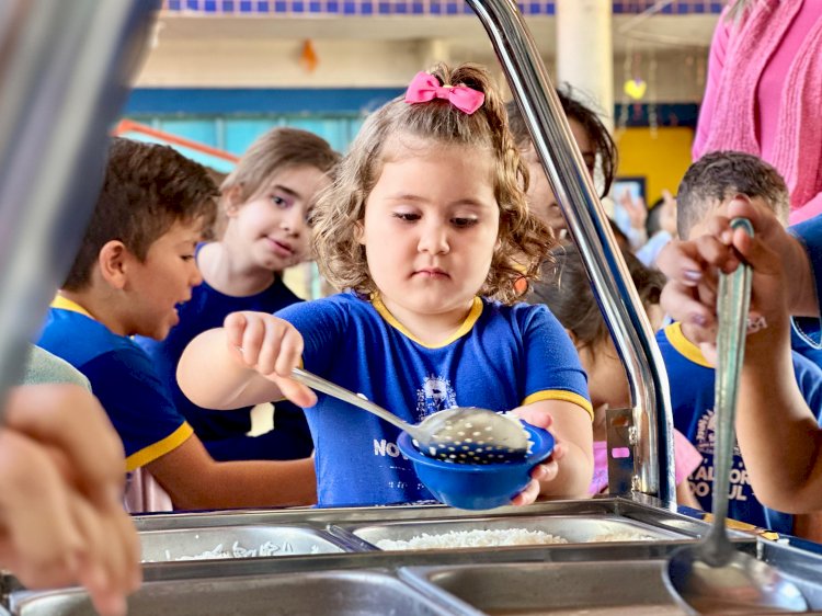 Alunos da Educação Infantil participam de projeto piloto de self-service na merenda escolar em Nova Alvorada do Sul