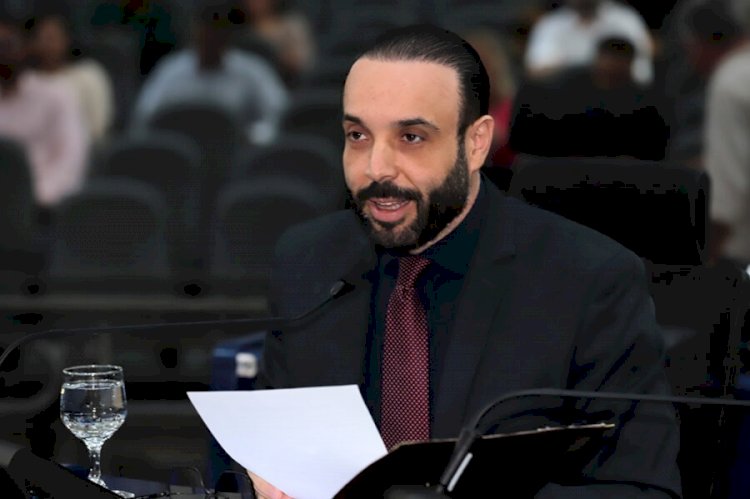SERVIDORES MUNICIPAIS TERÃO 15 DIAS DE LICENÇA-PATERNIDADE APÓS APROVAÇÃO DE PROJETO DO PROFESSOR JUARI
