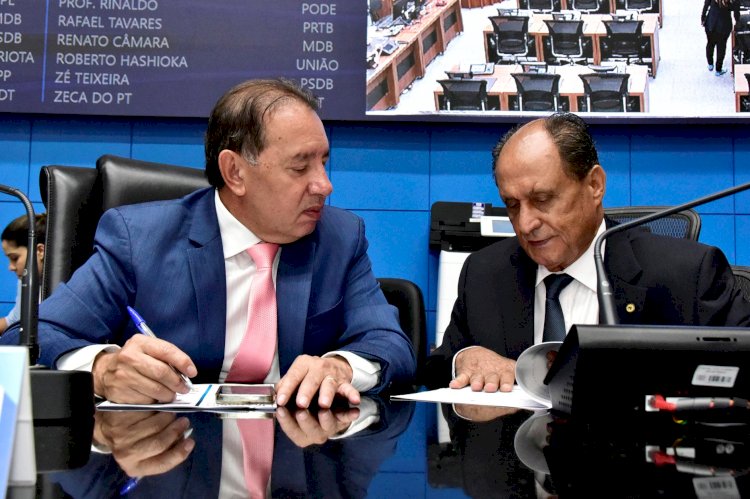 Zé Teixeira apresenta PEC para alterar data da posse de governador
