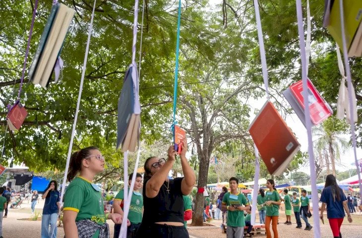 Agendão: fim de semana tem Festival da Carne, Semana da Moda Inclusiva, teatro e literatura