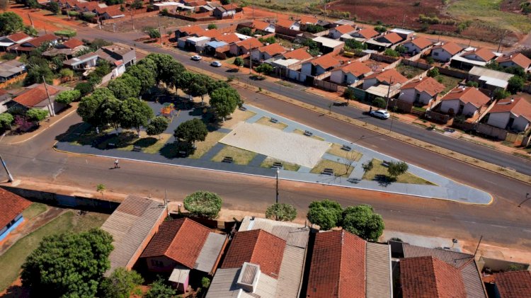 Município de Ivinhema entregou academia ao ar livre e brinquedos no Bairro Vitória