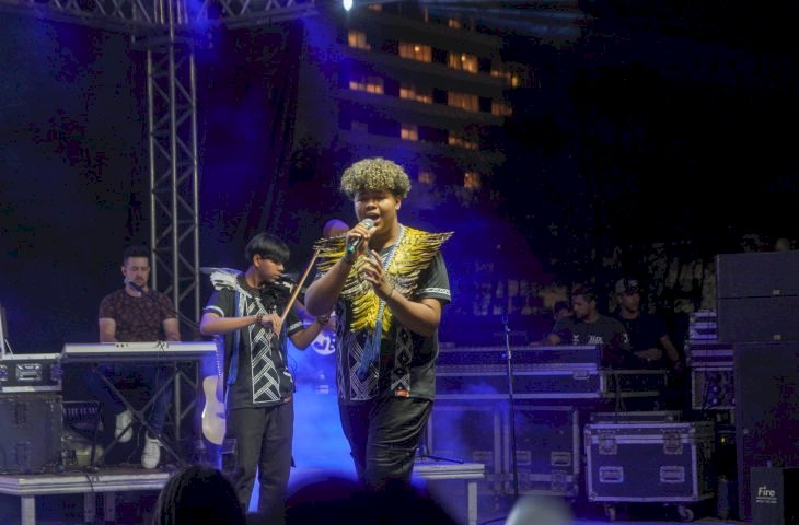 Estudante indígena de Aquidauana emociona jurados no The Voice e vira três cadeiras com música gospel