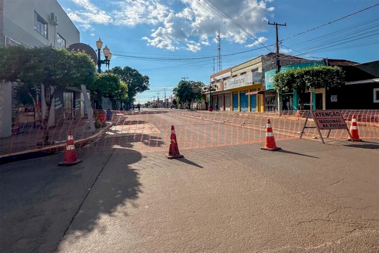 Avenida 9 de Julho recebe obras de implantação da rede de esgoto