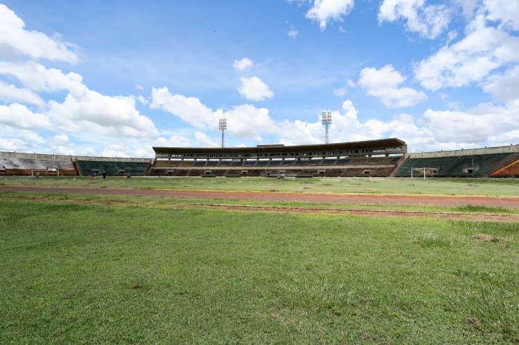 Prefeitura prepara o gramado do Douradão para receber jogos do Campeonato Estadual