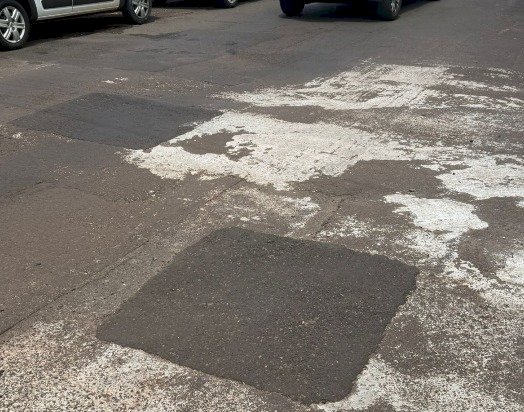 Após pedido de Landmark, prefeitura realiza tapa-buraco na Chácara Cachoeira