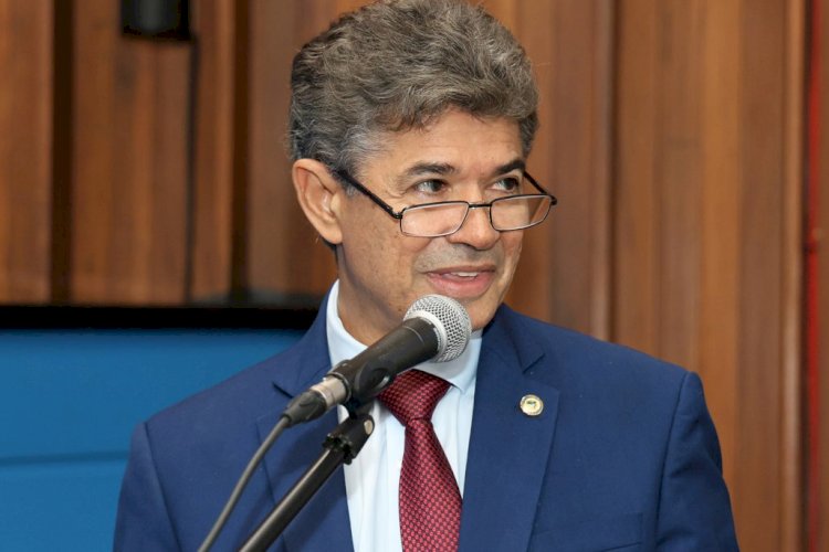 Resolução institui medalha e diploma destinados a profissionais da oftalmologia