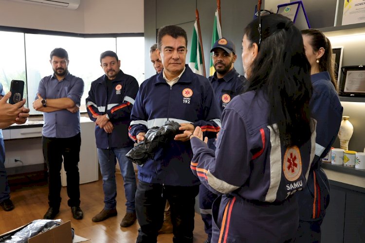 Prefeitura entrega uniformes para equipe do Samu após oito anos sem reposição
