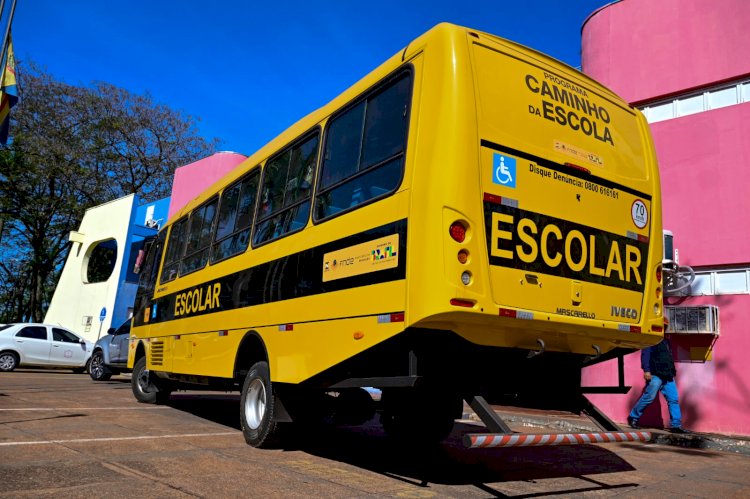 Educação de Ivinhema recebe novo ônibus escolar por meio do Governo Federal