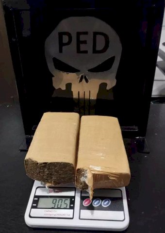 Policiais penais interceptam quase 1 kg de droga lançado por drone na PED
